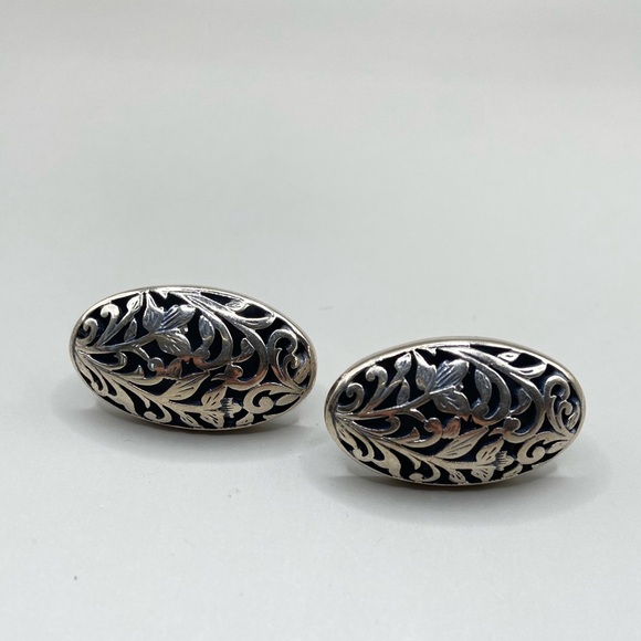 Vintage Floral Filigree Oval Post Earrings - Picture 3 of 7